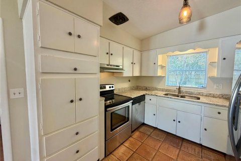 House in Orlando, Florida 2 bedrooms, 119.38 sq.m. № 2094695 - photo 6