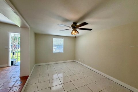 House in Orlando, Florida 2 bedrooms, 119.38 sq.m. № 2094695 - photo 10