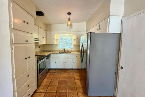 House in Orlando, Florida 2 bedrooms, 119.38 sq.m. № 2094695 - photo 3