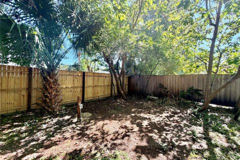 House in Orlando, Florida 2 bedrooms, 119.38 sq.m. № 2094695 - photo 24