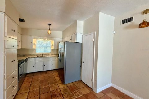 House in Orlando, Florida 2 bedrooms, 119.38 sq.m. № 2094695 - photo 8
