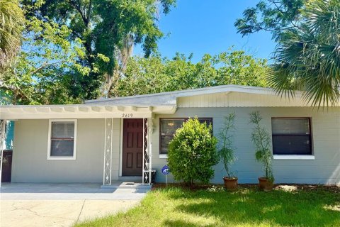 House in Orlando, Florida 2 bedrooms, 119.38 sq.m. № 2094695