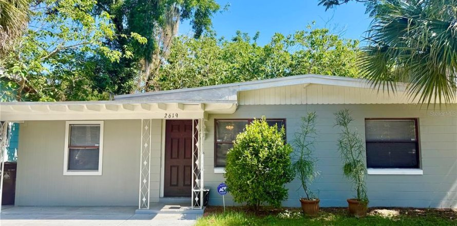 House in Orlando, Florida 2 bedrooms, 119.38 sq.m. № 2094695