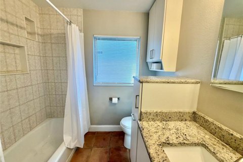 House in Orlando, Florida 2 bedrooms, 119.38 sq.m. № 2094695 - photo 17