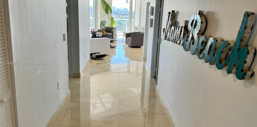 Condo in Surfside, Florida, 2 bedrooms  № 2005100