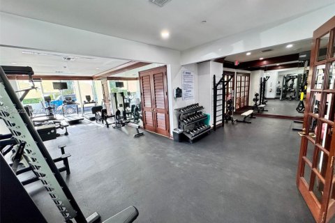 Condo in Surfside, Florida, 2 bedrooms  № 2005100 - photo 15