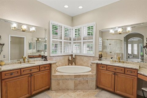 House in Plant City, Florida 4 bedrooms, 292.08 sq.m. № 2210640 - photo 19
