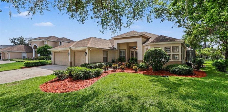 House in Plant City, Florida 4 bedrooms, 292.08 sq.m. № 2210640