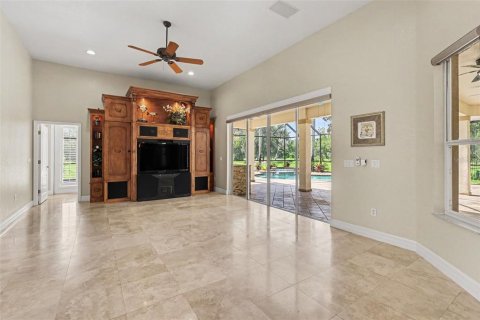 House in Plant City, Florida 4 bedrooms, 292.08 sq.m. № 2210640 - photo 13
