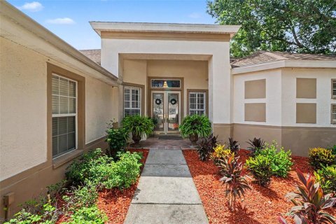 House in Plant City, Florida 4 bedrooms, 292.08 sq.m. № 2210640 - photo 6