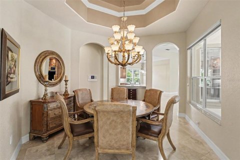 House in Plant City, Florida 4 bedrooms, 292.08 sq.m. № 2210640 - photo 10