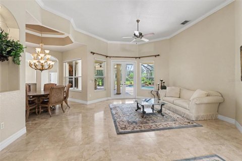 House in Plant City, Florida 4 bedrooms, 292.08 sq.m. № 2210640 - photo 7