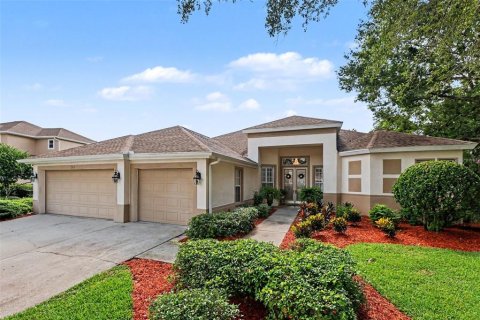 House in Plant City, Florida 4 bedrooms, 292.08 sq.m. № 2210640 - photo 5