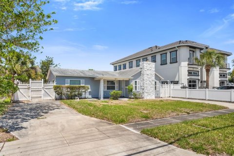 House in Saint Petersburg, Florida 3 bedrooms, 130.34 sq.m. № 1655672 - photo 3