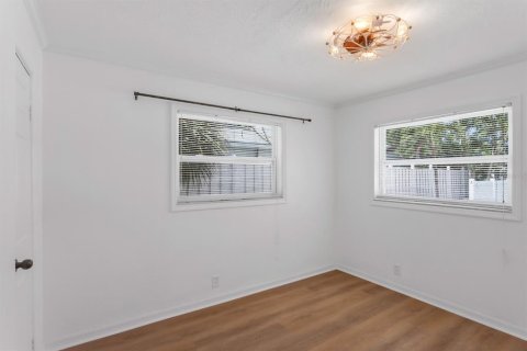 House in Saint Petersburg, Florida 3 bedrooms, 130.34 sq.m. № 1655672 - photo 28