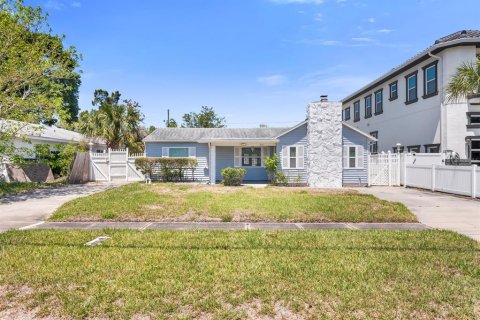 House in Saint Petersburg, Florida 3 bedrooms, 130.34 sq.m. № 1655672 - photo 4