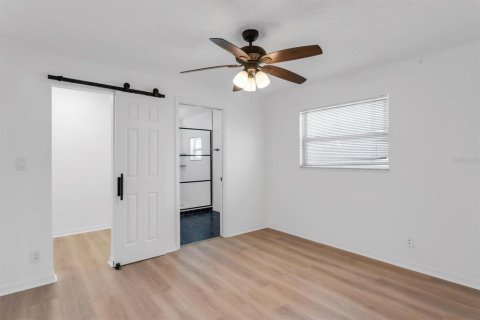 House in Saint Petersburg, Florida 3 bedrooms, 130.34 sq.m. № 1655672 - photo 18