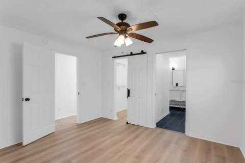 House in Saint Petersburg, Florida 3 bedrooms, 130.34 sq.m. № 1655672 - photo 21