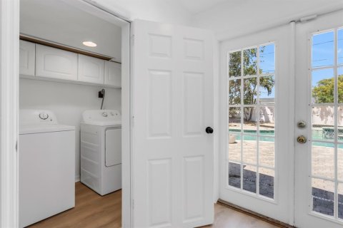 House in Saint Petersburg, Florida 3 bedrooms, 130.34 sq.m. № 1655672 - photo 30