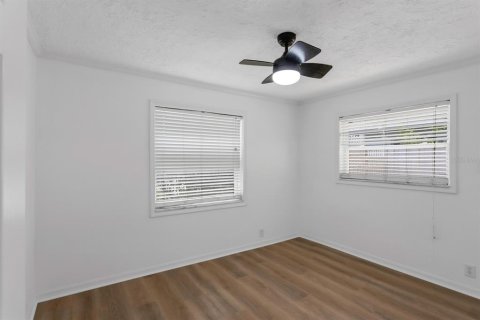 House in Saint Petersburg, Florida 3 bedrooms, 130.34 sq.m. № 1655672 - photo 26