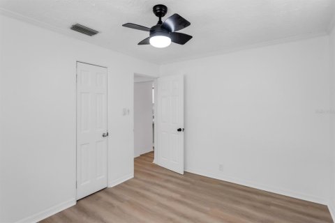 House in Saint Petersburg, Florida 3 bedrooms, 130.34 sq.m. № 1655672 - photo 25