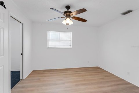 House in Saint Petersburg, Florida 3 bedrooms, 130.34 sq.m. № 1655672 - photo 20
