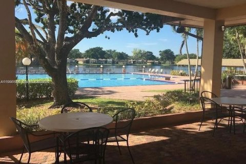 Condo in Hollywood, Florida, 2 bedrooms  № 2066130 - photo 3