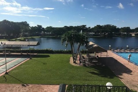 Condo in Hollywood, Florida, 2 bedrooms  № 2066130 - photo 11