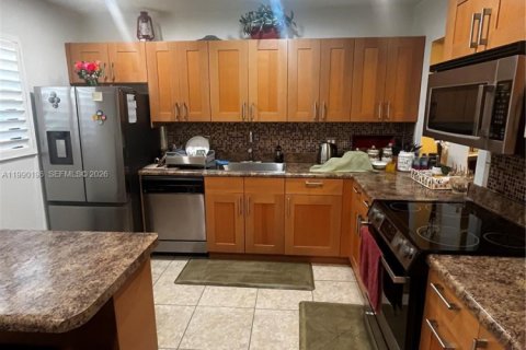 Condo in Hollywood, Florida, 2 bedrooms  № 2066130 - photo 25