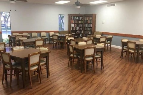 Condo in Hollywood, Florida, 2 bedrooms  № 2066130 - photo 2