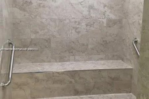 Condo in Hollywood, Florida, 2 bedrooms  № 2066130 - photo 16