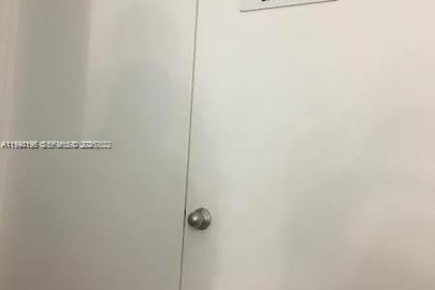 Condo in Hollywood, Florida, 2 bedrooms  № 2066130 - photo 8