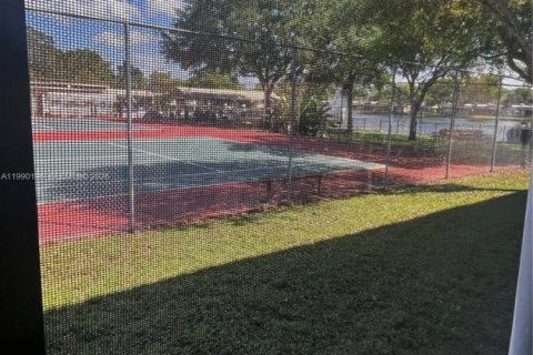 Condo in Hollywood, Florida, 2 bedrooms  № 2066130 - photo 30