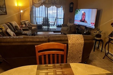 Condo in Hollywood, Florida, 2 bedrooms  № 2066130 - photo 22