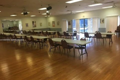 Condo in Hollywood, Florida, 2 bedrooms  № 2066130 - photo 9