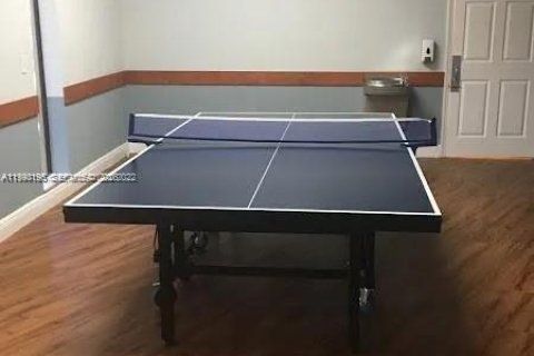 Condo in Hollywood, Florida, 2 bedrooms  № 2066130 - photo 13