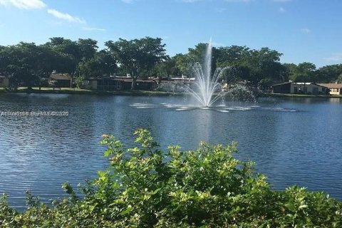 Condo in Hollywood, Florida, 2 bedrooms  № 2066130 - photo 5