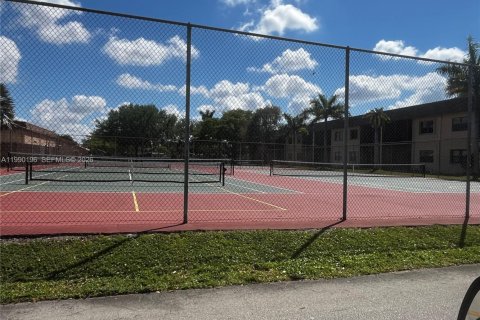 Condo in Hollywood, Florida, 2 bedrooms  № 2066130 - photo 24