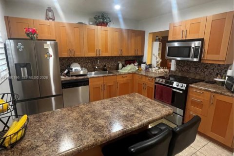 Condo in Hollywood, Florida, 2 bedrooms  № 2066130 - photo 26