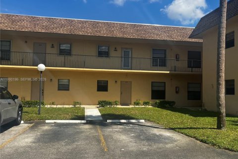 Condo in Hollywood, Florida, 2 bedrooms  № 2066130 - photo 19