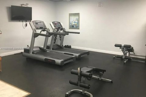 Condo in Hollywood, Florida, 2 bedrooms  № 2066130 - photo 14