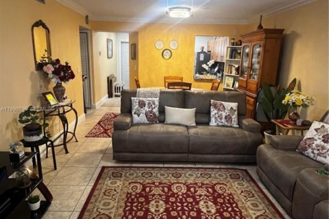 Condo in Hollywood, Florida, 2 bedrooms  № 2066130 - photo 21