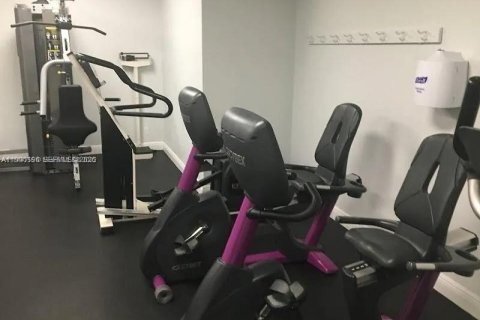 Condo in Hollywood, Florida, 2 bedrooms  № 2066130 - photo 15