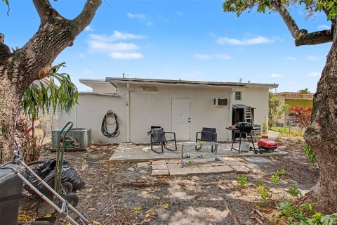 Propiedad comercial en venta en Miami, Florida, 212.56 m2 № 2153765 - foto 29