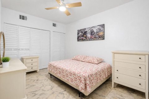 Propiedad comercial en venta en Miami, Florida, 212.56 m2 № 2153765 - foto 6