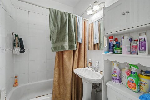 Propiedad comercial en venta en Miami, Florida, 212.56 m2 № 2153765 - foto 15