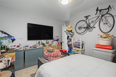 Propiedad comercial en venta en Miami, Florida, 212.56 m2 № 2153765 - foto 25