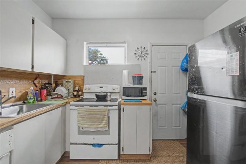 Propiedad comercial en venta en Miami, Florida, 212.56 m2 № 2153765 - foto 18
