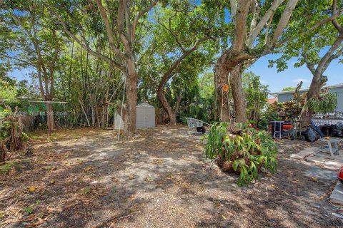 Propiedad comercial en venta en Miami, Florida, 212.56 m2 № 2153765 - foto 8