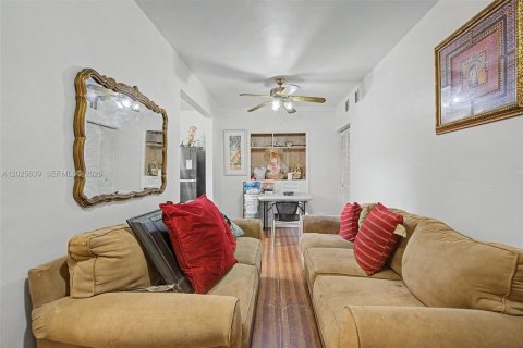 Propiedad comercial en venta en Miami, Florida, 212.56 m2 № 2153765 - foto 17